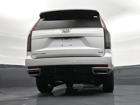 Used 2023 Cadillac Escalade Premium Luxury RWD image 29
