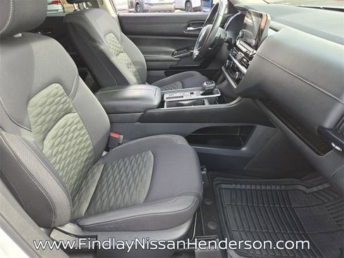 Used 2022 Nissan Pathfinder SV image 19