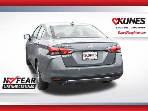 Used 2023 Nissan Versa SV image 8