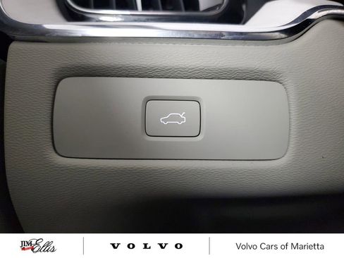 Certified 2026 Volvo XC60 B5 Ultra w/ Protection Package Premier image 36