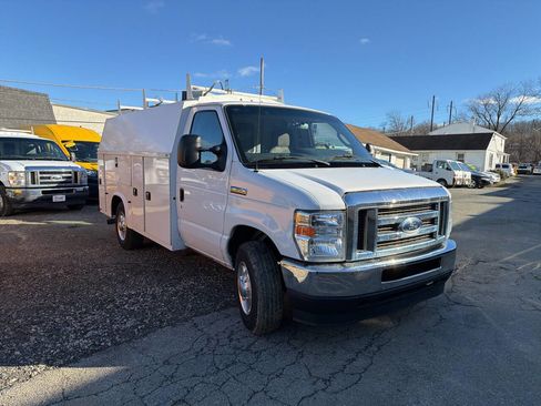 Used 2021 Ford E-350 and Econoline 350 Super Duty w/ Power Windows & Locks Group image 7