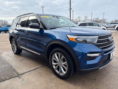 Used 2023 Ford Explorer XLT w/ Equipment Group 202A image 8