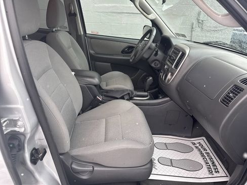Used 2005 Ford Escape XLT image 25