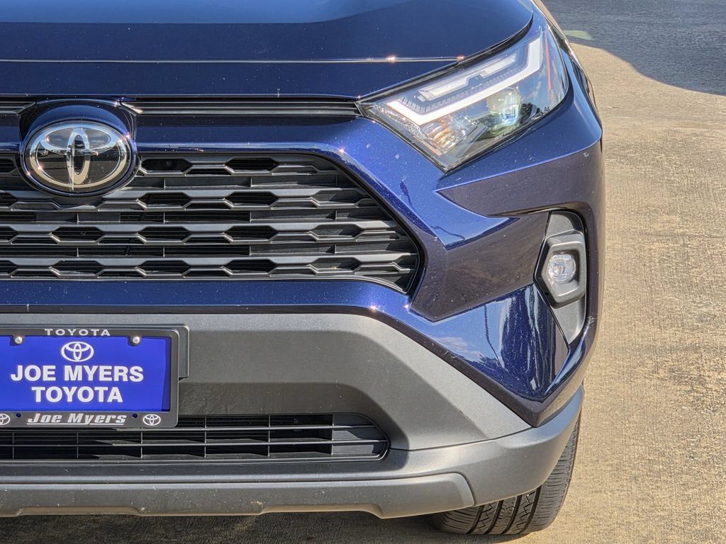 Used 2025 Toyota RAV4 XLE Premium FWD image 4
