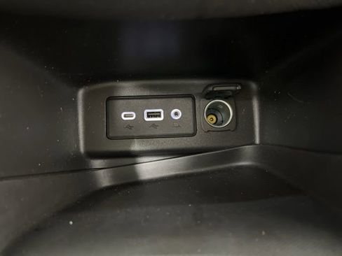 Used 2023 Chevrolet Equinox LT image 28