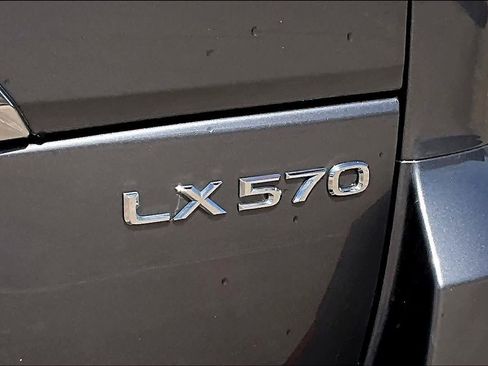Used 2019 Lexus LX 570 4WD w/ Luxury Package image 28
