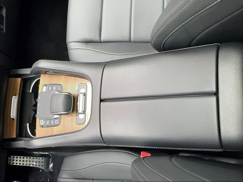 Used 2025 Mercedes-Benz GLS 450 4MATIC image 40
