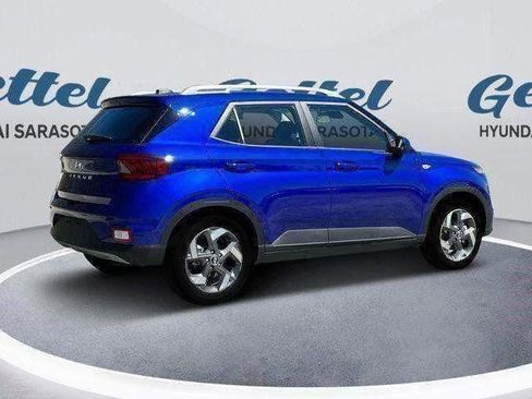 Certified 2025 Hyundai Venue SEL image 8