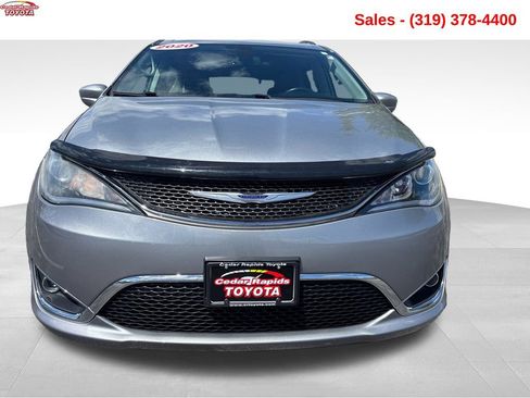 Used 2020 Chrysler Pacifica Touring-L FWD image 9