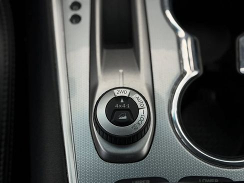 Used 2017 Nissan Pathfinder SL image 38