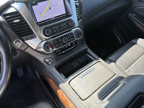 Used 2019 Chevrolet Suburban Premier image 12