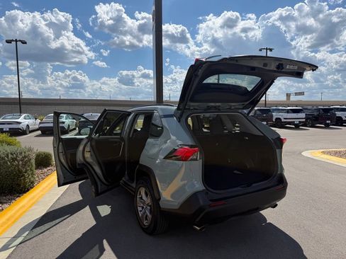 Used 2022 Toyota RAV4 XLE w/ Convenience Package AWD/4WD image 15