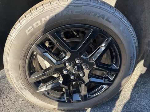 Used 2023 Chevrolet Traverse LT image 14