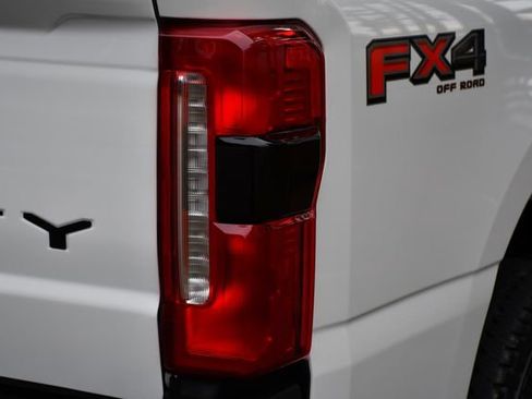 Used 2025 Ford F250 Lariat w/ FX4 Off-Road Package image 14