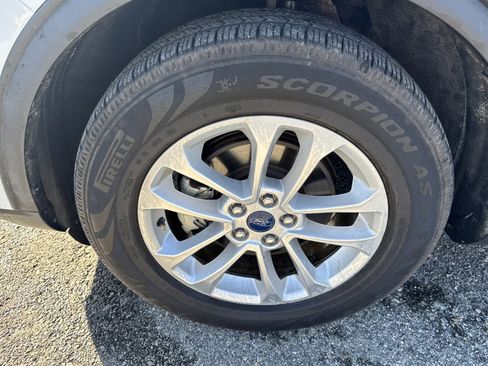 Used 2021 Ford Escape SE image 9