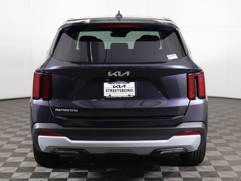 Used 2025 Kia Sorento LX image 11