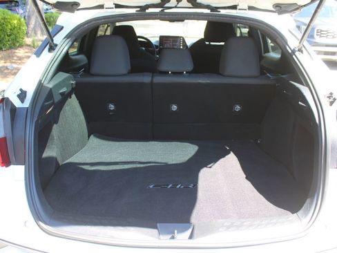 Used 2019 Toyota C-HR XLE FWD image 10