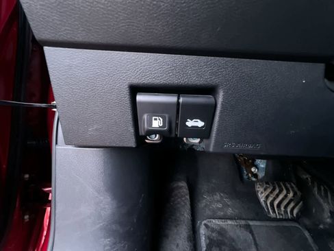 Used 2021 Nissan Versa SV FWD image 18