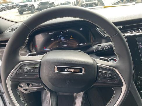 Used 2025 Jeep Grand Cherokee L Laredo AWD/4WD image 31