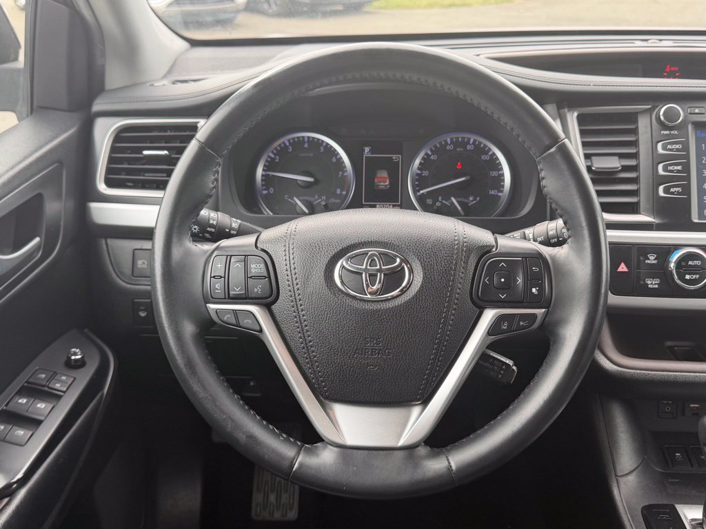 Used 2019 Toyota Highlander XLE FWD image 43