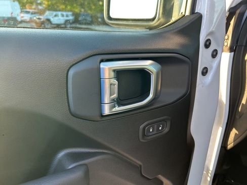 New 2026 Jeep Gladiator Sport AWD/4WD image 33