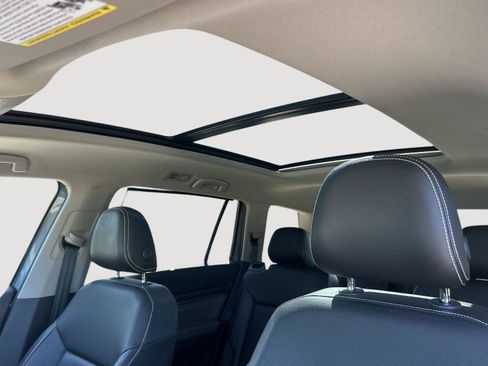 Certified 2023 Volkswagen Atlas SE w/ Panoramic Sunroof Package AWD/4WD image 4