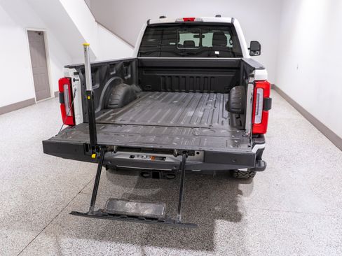 Used 2024 Ford F250 Platinum AWD/4WD image 11