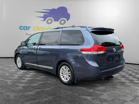 Used 2013 Toyota Sienna XLE FWD image 3
