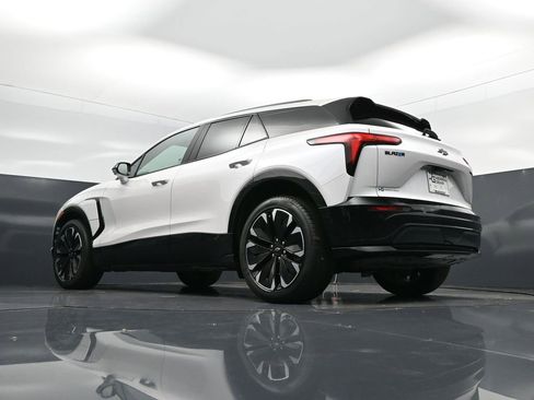 New 2025 Chevrolet Blazer EV RS w/ Super Cruise Package AWD/4WD image 40