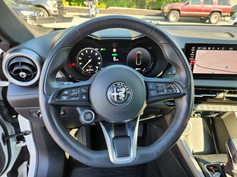 Used 2024 Alfa Romeo Tonale Ti AWD/4WD image 18