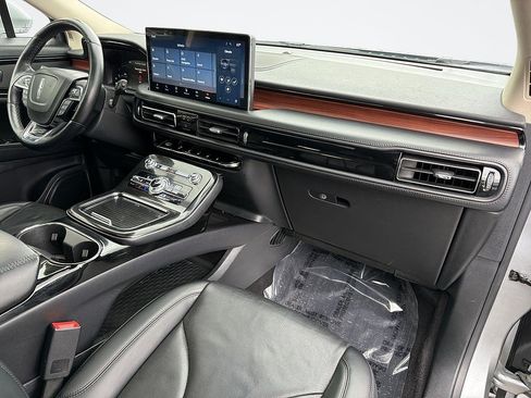 Used 2023 Lincoln Nautilus Reserve AWD/4WD image 32