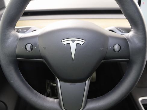 Used 2022 Tesla Model Y Performance image 36