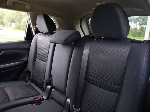 Used 2017 Nissan Rogue S w/ S Appearance Package FWD image 8