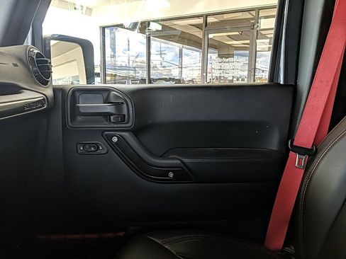 Used 2017 Jeep Wrangler Unlimited Rubicon image 19