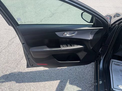 Used 2024 Kia Forte LXS FWD image 11