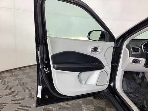 Used 2018 Jeep Compass Latitude w/ Popular Equipment Group image 14