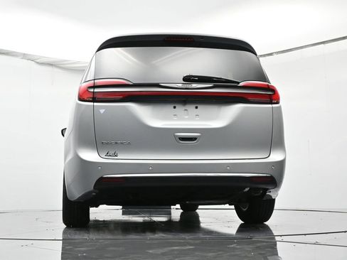 New 2026 Chrysler Pacifica Select FWD image 38
