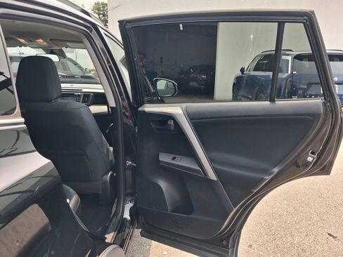 Used 2017 Toyota RAV4 LE AWD/4WD image 21