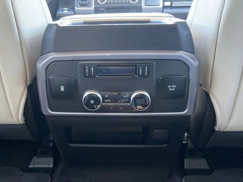 Used 2018 Ford Expedition Platinum image 36
