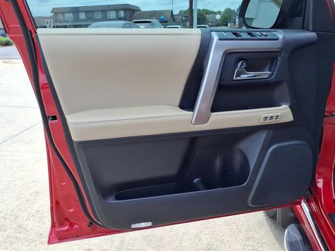 Used 2024 Toyota 4Runner Limited AWD/4WD image 27