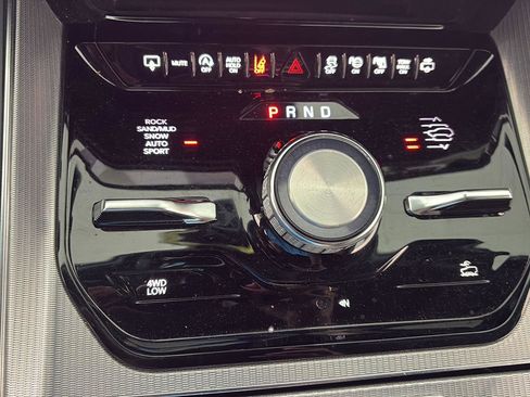 Used 2022 Jeep Grand Wagoneer Series III w/ Flexible Seating Group image 28