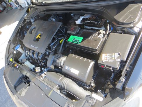 Used 2018 Hyundai Elantra SE image 7