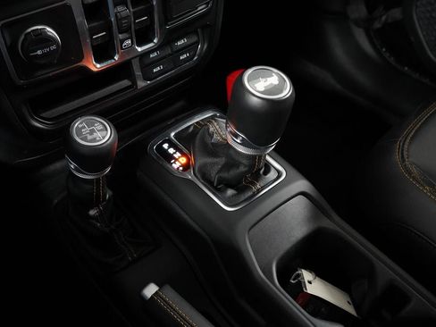 Used 2023 Jeep Wrangler Unlimited Sahara AWD/4WD image 18