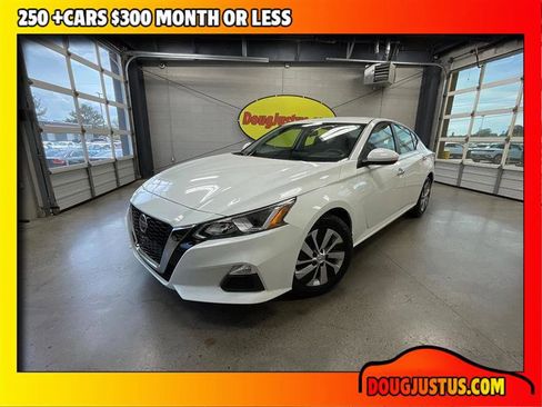 Used 2019 Nissan Altima 2.5 S image 1
