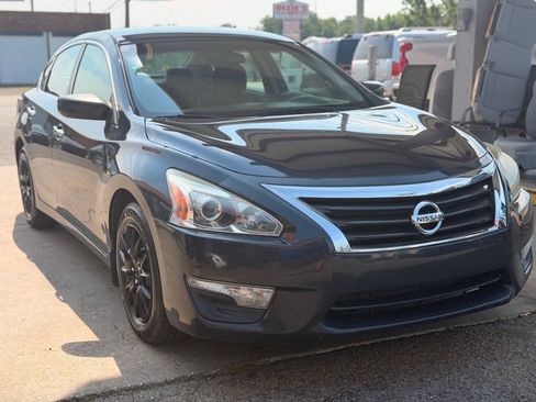 Used 2015 Nissan Altima 2.5 S w/ Power Driver Seat Package FWD image 2