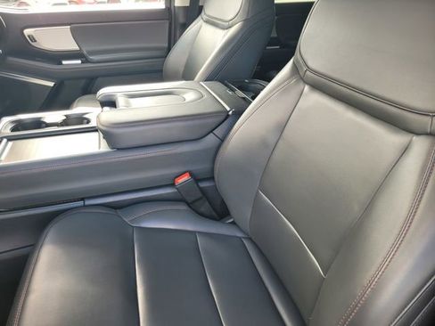 Certified 2025 Ford Expedition Active image 11