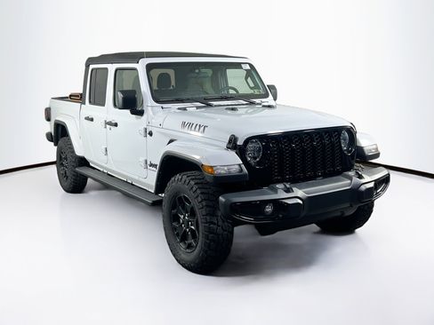 Used 2023 Jeep Gladiator Sport image 3