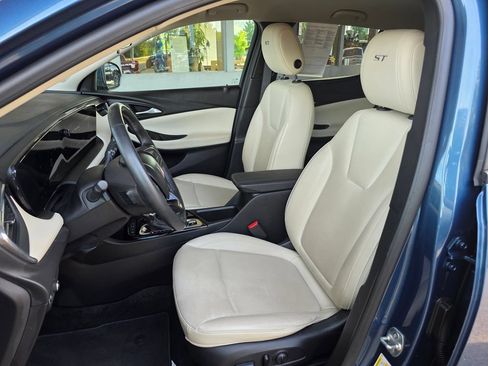 Used 2024 Buick Encore GX Sport Touring w/ Comfort Package AWD/4WD image 4