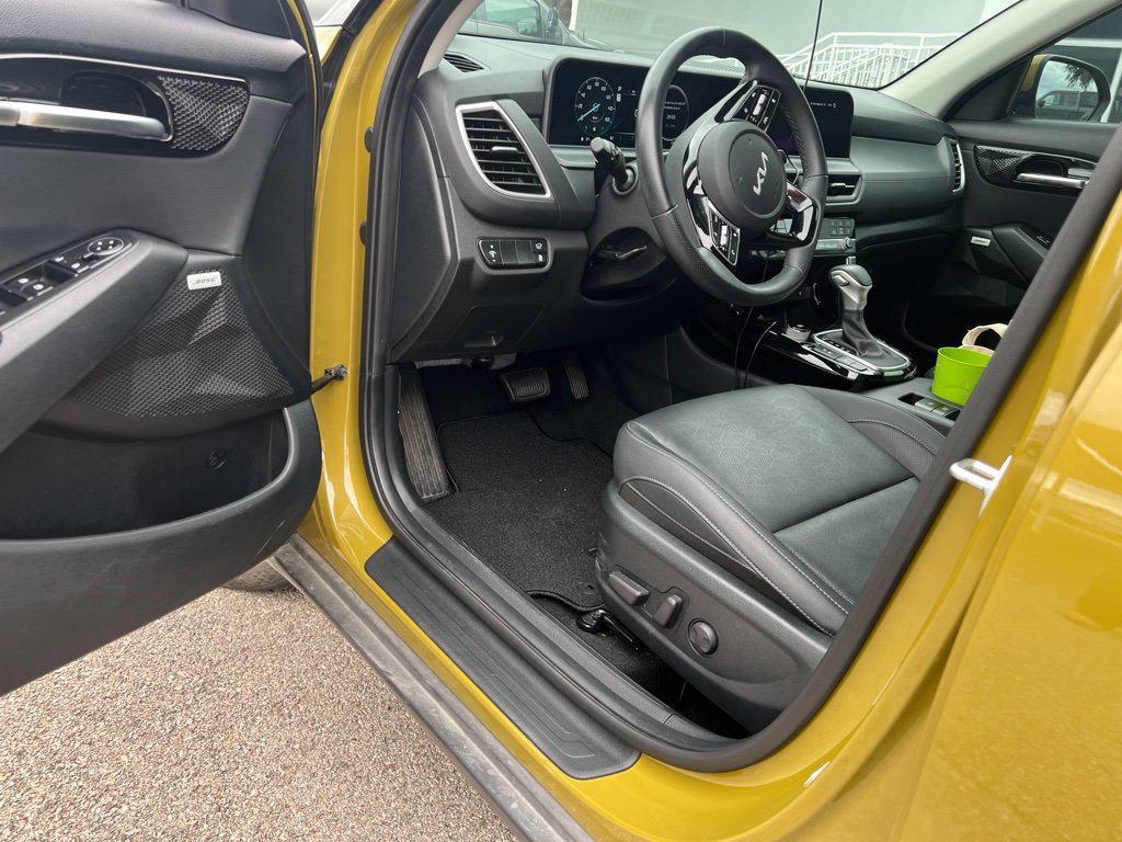 Used 2024 Kia Seltos SX w/ SX Sunroof Package AWD/4WD image 5