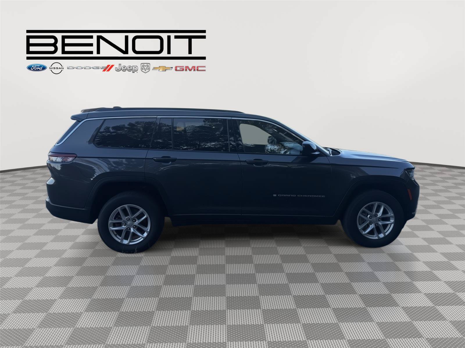 Used 2025 Jeep Grand Cherokee L Laredo w/ Luxury Tech Group I RWD image 6